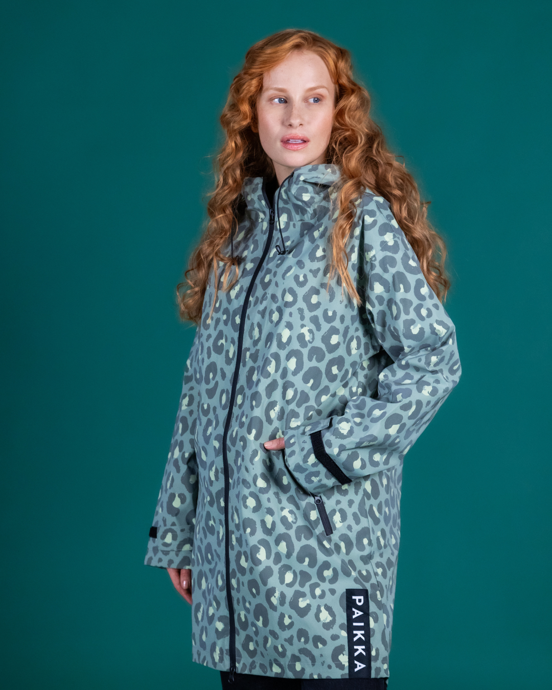 PAIKKA Human Visibility Regenmantel Green Leo Women